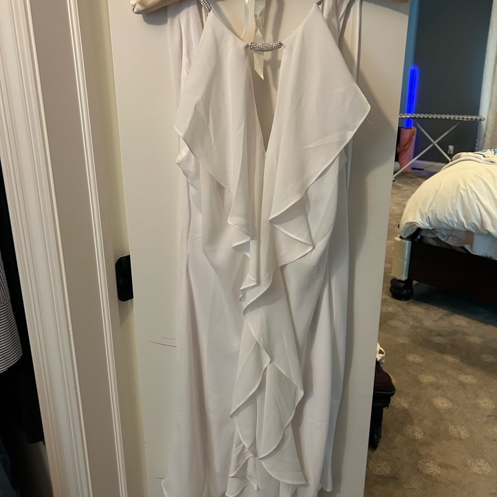 VENUS Elegant White Backless Dress